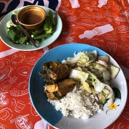 ข้าวแกง ครัวลูกทุ่งฅนคอน