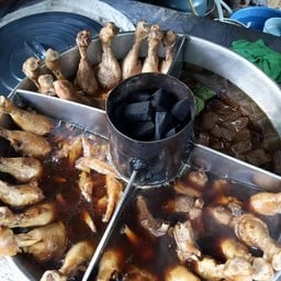 ก๋วยเตี๋ยวไก่ตุ๋น เจ๊นก ซ.ไผ่สิงห์โต