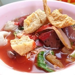 ล้านก๋วยเตี๋ยวหมู ยายเล็ก