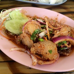 หมูน้ำตก รสดีค่ะ เด็ดเลย แต่ ไขมันมากกก 😭😭