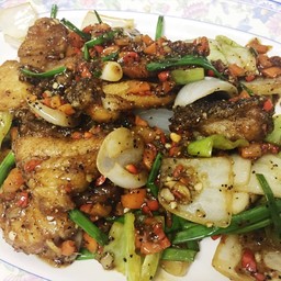 เนื้อปลาเก๋าผัดพริกไทยดำ (ใหญ่)