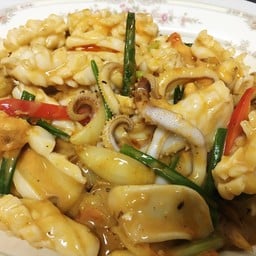 ปลาหมึกผัดไข่เค็ม