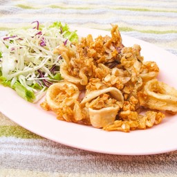 หมึกทอดกระเทียม Calamari and garlic