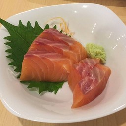 SALMON SASHIMI