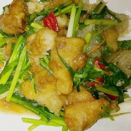 เนื้อปลาผัดคึ่นช่าย