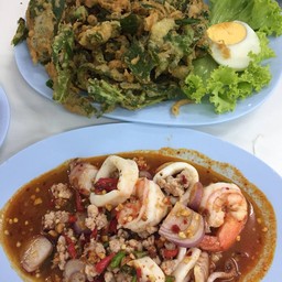 ยำผักบุ้งกรอบ