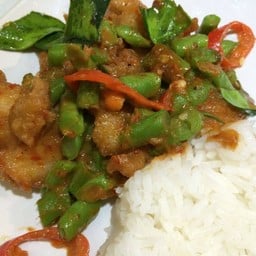 ข้าวหน้า_ผัดพริกแกง