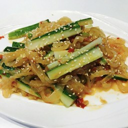 ยำแมงกะพรุนน้ำมันงา