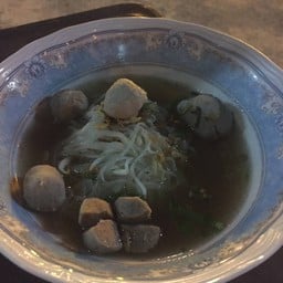ก๋วยเตี๋ยวรถ ป้าพอใจ (อ้วน)