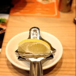 ที่บีบมะนาวเก๋มากค่ะ ไม่เลอะมือ