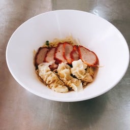 บะหมี่เกี๊ยวหมูแดง