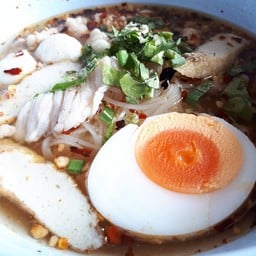 ก๋วยเตี๋ยวหมูน้ำแดงเจ๊กุ้ง