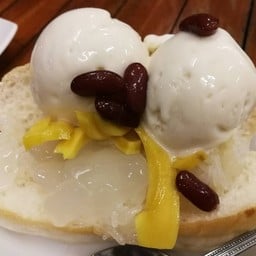 ไอศกรีมขนมปังทรงเครื่อง