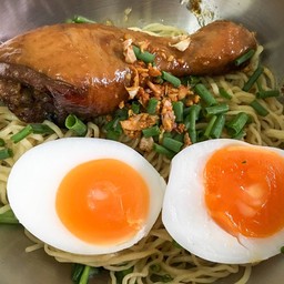บะหมี่น่องไก่ไข่