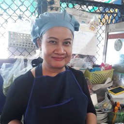 นินา เจ้าของร้าน