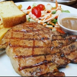 สเต็กหมูทีโบนคุโรบุตะ