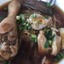 เล็กไก่ตุ๋น