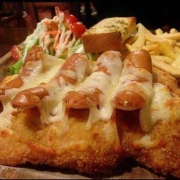 ไก่อบชีสหน้าไส้กรอก