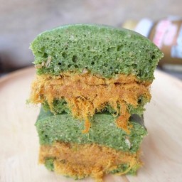 โลฟเค้กผักโขมไส้ไก่หยอง