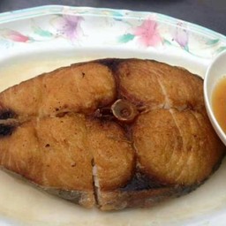 ปลาอินทรีย์ทอดน้ำปลา