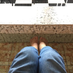 แช่เท้าในน้ำพุ 