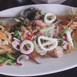 ร้านอาหารเดือนแดงคันทรี