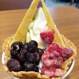 ซอฟท์เสิร์ฟกับเบอรี่และชีสเค้ก##1