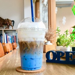 กาแฟสีครามใส่นม​ละมุน​มาก​