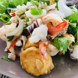ยำเต้าหู้กรอบ