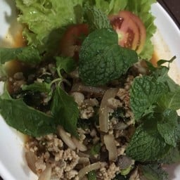 ลาบเป็ดรสจัดจ้านแต่กลมกล่อมไม่มีกลิ่นสาบเลยหอมข้าวคั่ว ชิมแล้วหยุดไม่ได้บอกเลย