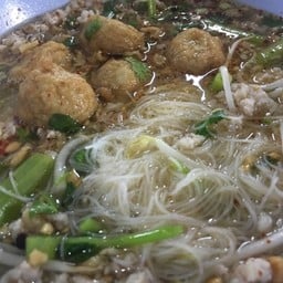 ก๋วยเตี๋ยวลูกชิ้นปลาลือชา