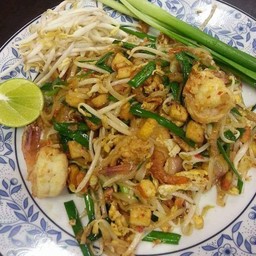 ผัดไทกุ้งสด