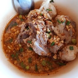 ก๋วยเตี๋ยวขลุกขลิกกระดูกอ่อน ฿40