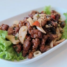 สันคอหมูหมักผัดพริกเกลือ