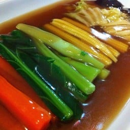 ผักสี่สหายน้ำแดง