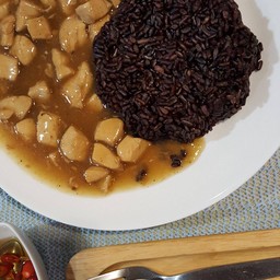 ข้าวไรซ์เบอร์รี่หน้าไก่ไร้หนัง