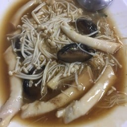 หน่อไม้ทะเลผัดเห็ดเข็มทอง