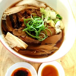 เกิดมาเพิ่งเคยทาน ตัดกับพริกเสฉวน ทางร้านมีขิงดองเปรี้ยวแก้เลี่ยน  อร่อยแปลกมาก 