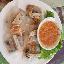 เราว่าไม่อร่อย หรือว่าเราไม่ชินกับรสชาตินี้รึเปล่าไม่แน่ใจ
