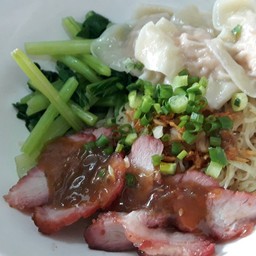บะหมี่เกี๊ยวหมูแดง