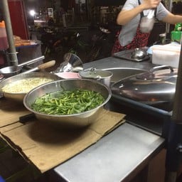 ก๋วยเตี๋ยวลูกชิ้นแชมป์ อำนวยมอเตอร์แอร์ เจริญเมือง