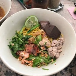 ร้านบะหมี่-เกี๊ยวเจ๊ไน้