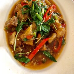 หมูกรอบผัดกะเพรา