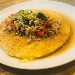 ไข่เจียวข้าวหน้ากระเพรา