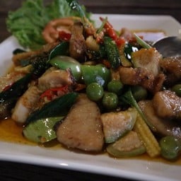 ร่มไม้ชายเลรีสอร์ท