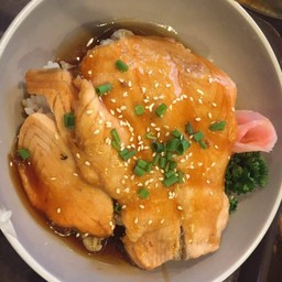 ข้าวหน้าแซลมอนเทริยากิ
