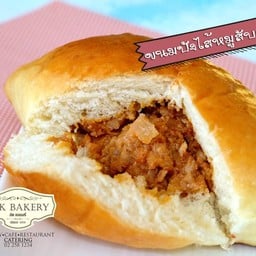 ขนมปังไส้หมูสับผัดซอส