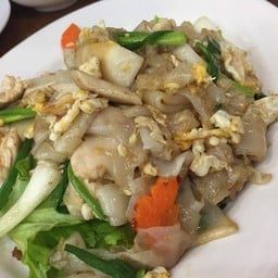 Stir Fried Flat noodles with chicken