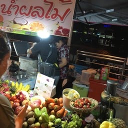 น้ำผลไม้ปั่น ตลาดคนเดิน มอ