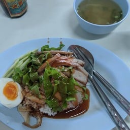 ข้าวมันไก่อบ หมูแดง หมูกรอบ